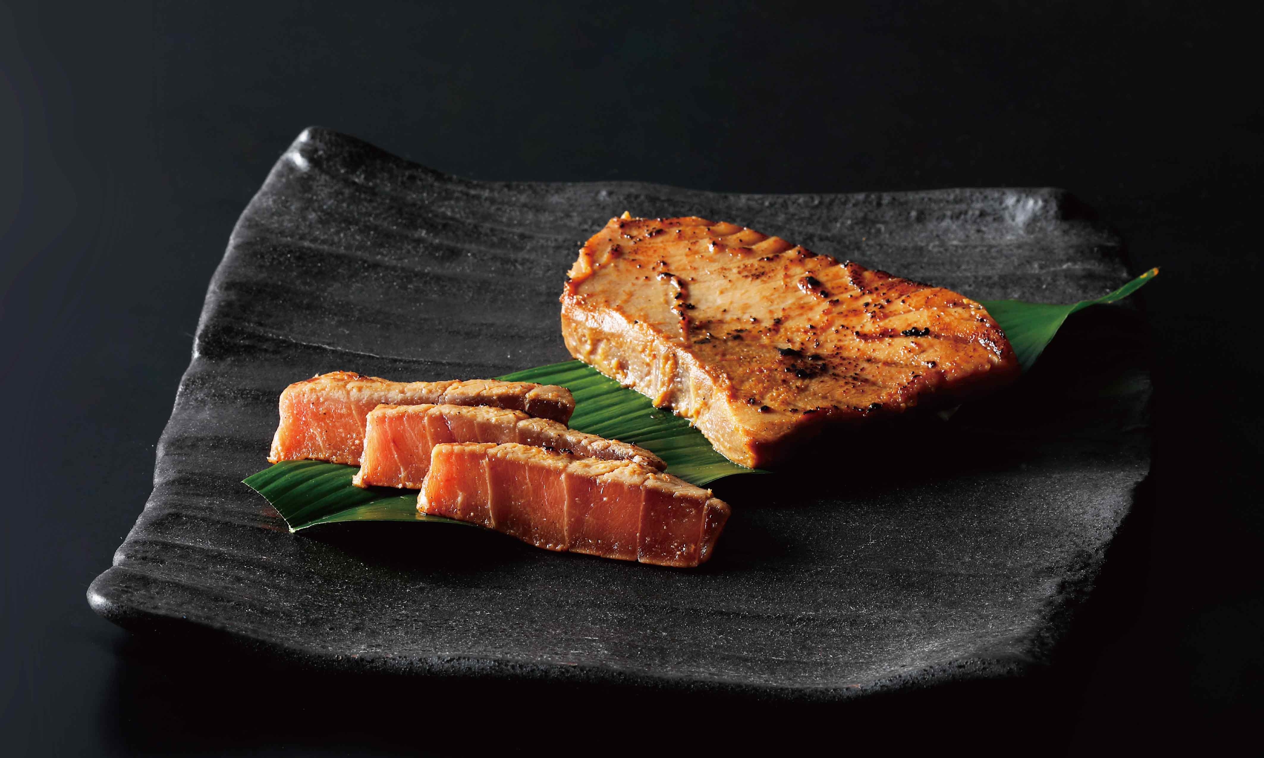 まぐろ 赤味噌 漬け (8枚) 味噌 みそ 漬け魚 まぐろ味噌漬け - No: 22241159｜写真素材なら「写真AC」無料（フリー